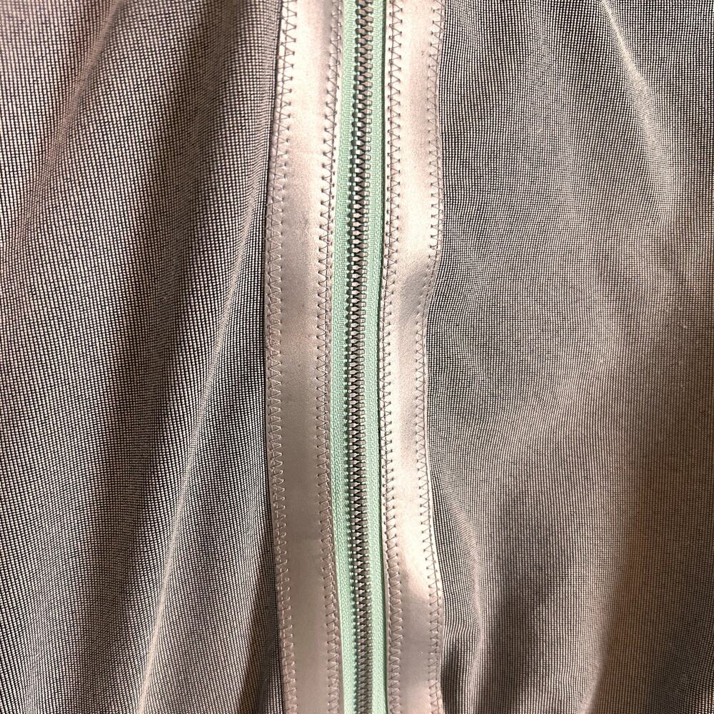 3 FOR $35! 📦 FP MOVEMENT Free People Crop Reflective Run Jacket Sz. XS - Picture 4 of 4